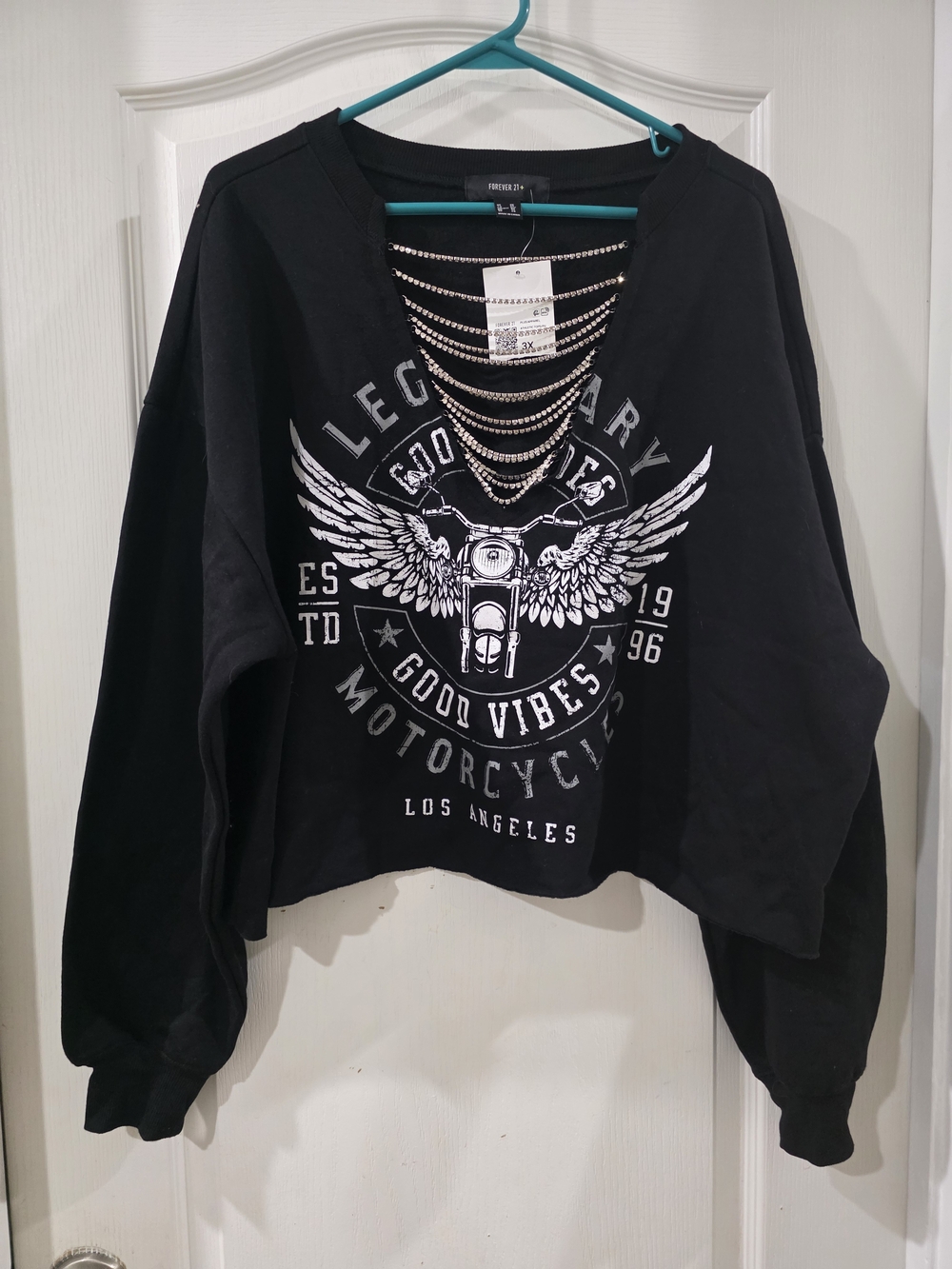 Forever 21 Black Graphic Cropped Sweatshirt with Silver Chain Detail